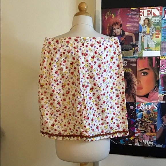 Ticci Tonetto White and Red Floral Mini Skirt - Picture 3 of 8